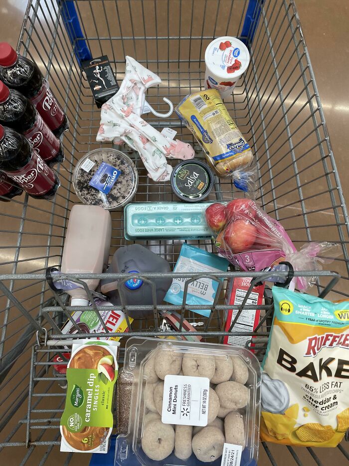 At 21, Almost 22, Weeks I Finally Feel Like A Cliché Pregnant Person