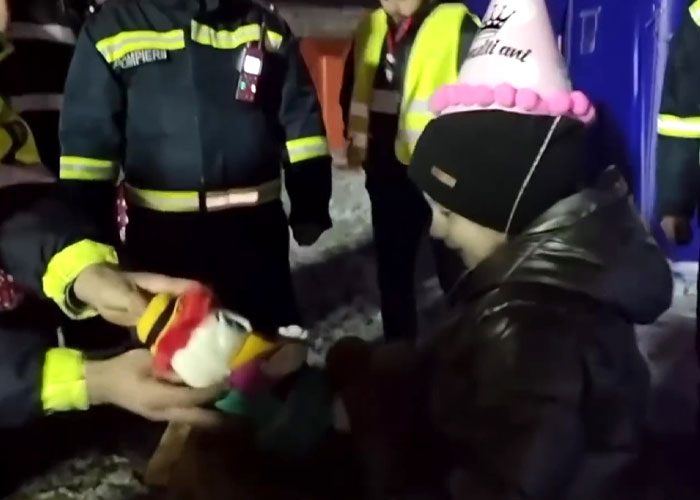 Refugee Camp Volunteers And Local Authorities Throw A Surprise Birthday Party For A 7-Year-Old Ukrainian Girl Refugee Camp Volunteers And Local Authorities Throw A Surprise Birthday Party For A 7-Year-Old Ukrainian Girl