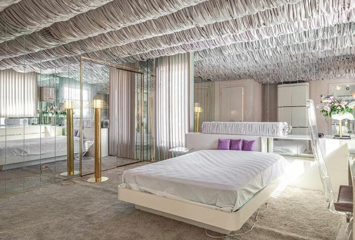 58 Pics Of Bedrooms That Have Threatening Auras, As Shared On This Facebook Group