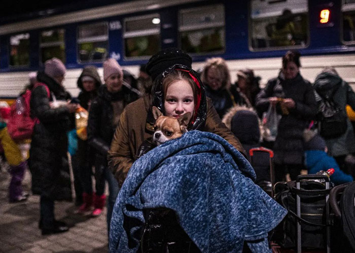 Polish Parents Leave Baby Strollers For Arriving Ukrainian Refugees As An Act Of Solidarity
