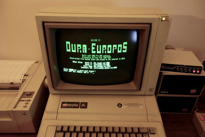 Person Asks “What’s So Ancient Only Internet Veterans Can Remember?”, 30 Folks Deliver