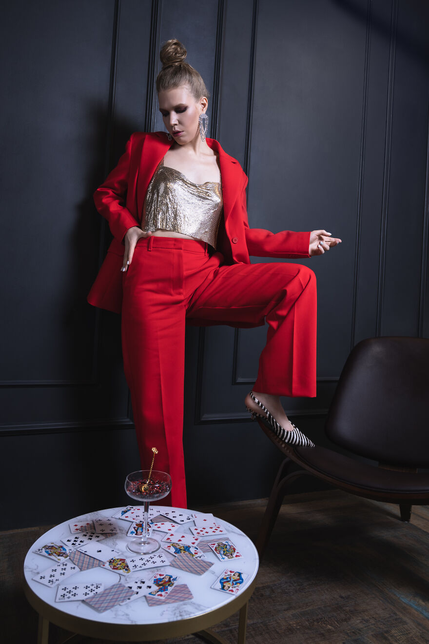 "Alice Nowadays": We Did A Themed Alice In Wonderland Photoshoot (26 Pics)