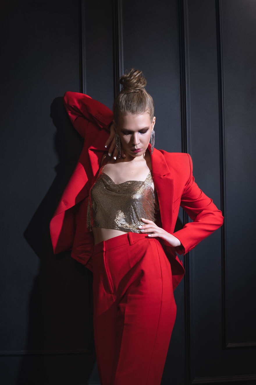 "Alice Nowadays": We Did A Themed Alice In Wonderland Photoshoot (26 Pics)