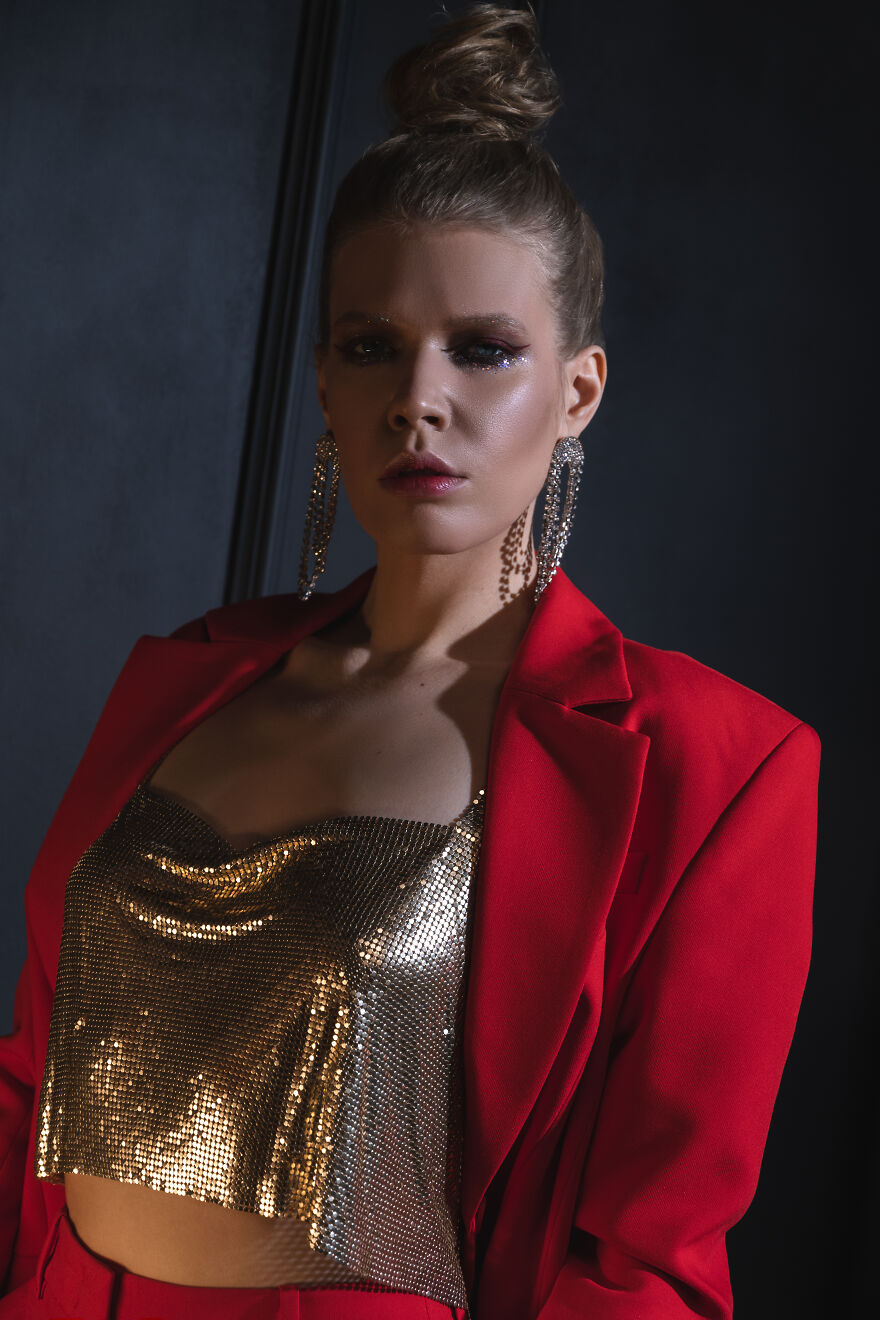 "Alice Nowadays": We Did A Themed Alice In Wonderland Photoshoot (26 Pics)