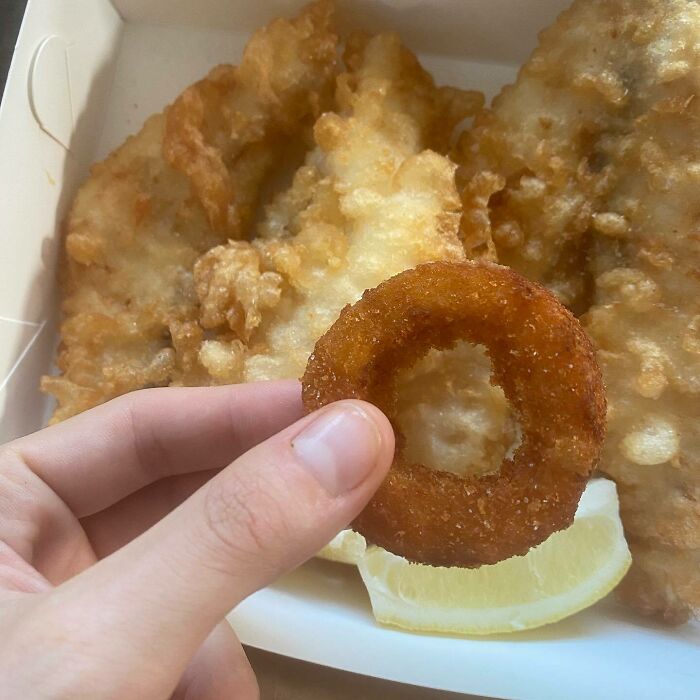 Lorde Has A "Secret" Onion Ring Account Where She Reviews Onion Rings