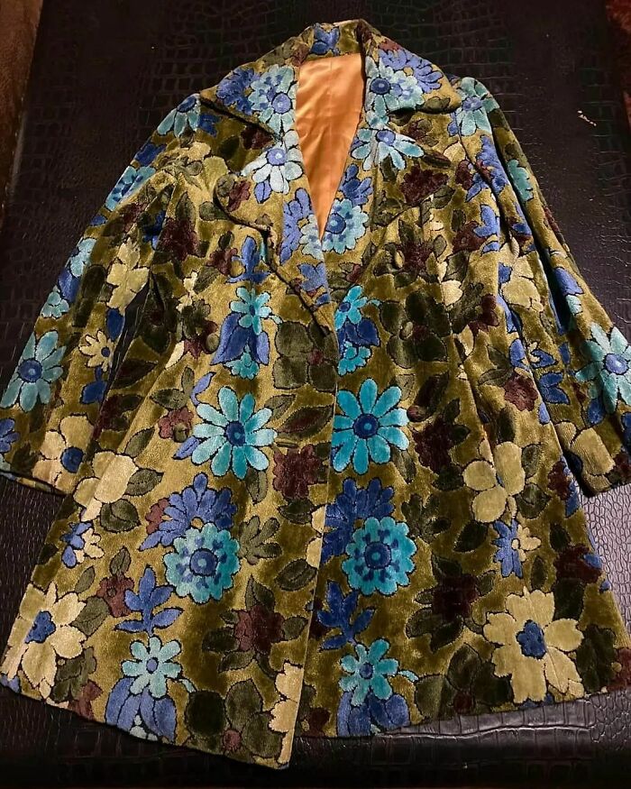 Gotta Find The Beauty In What Others Think Is Ugly. Still My Most Wonderful Find To Date. Found At Goodwill In Ok For $9.99, And Never Saw Anything Like It So Had To Have It. Bought For A Thrifting Dress Up Night And It Is The Heaviest, Warmest Coat Ever. Friends Told Me It’s Incredibly Ugly, But I Love It. Kind Of Reminded Me Of My Gmas Couch, Or An Old Carpet Bag.