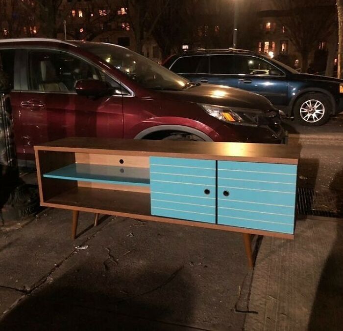 Mcm Jaw Drop!! Outside Of 352 Eastern Parkway In Crown Heights Brooklyn