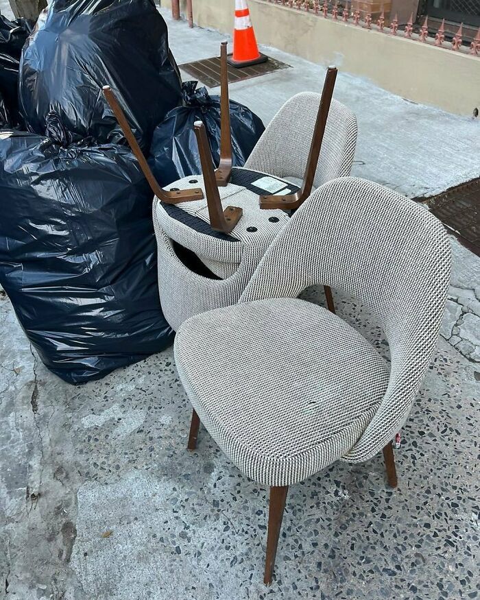 How Cute!! 3 Dining Chairs At 690 Greenwich St In Wv