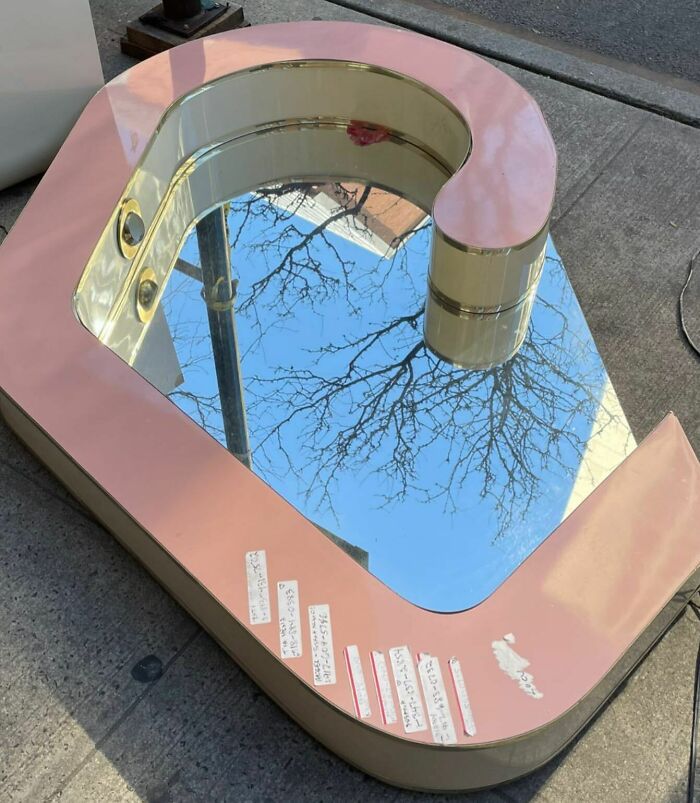 Red Alert!!!!! Ear Mirrrrror. 91st And Columbus!