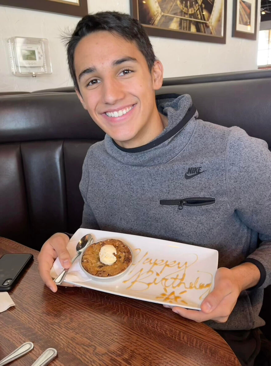 Mother Challenged Her Son To Not Use Social Media Until He Turned 18 to get $1,800 Dollars Mother Challenged Her Son To Not Use Social Media Until He Turned 18 to get $1,800 Dollars