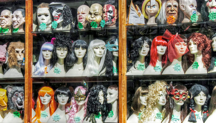 "They Said He Had A Light Mustache": School Informs Mom About A &ldquo;Strange Man&rdquo; Picking Up Her Daughter Without Realizing It Was Her Without A Wig