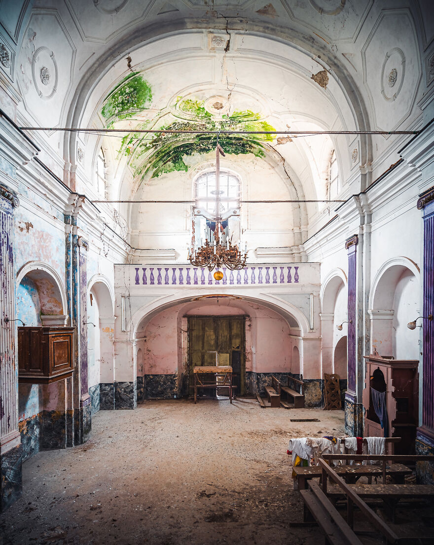 100 Photos Show The Decline Of The Church In Italy