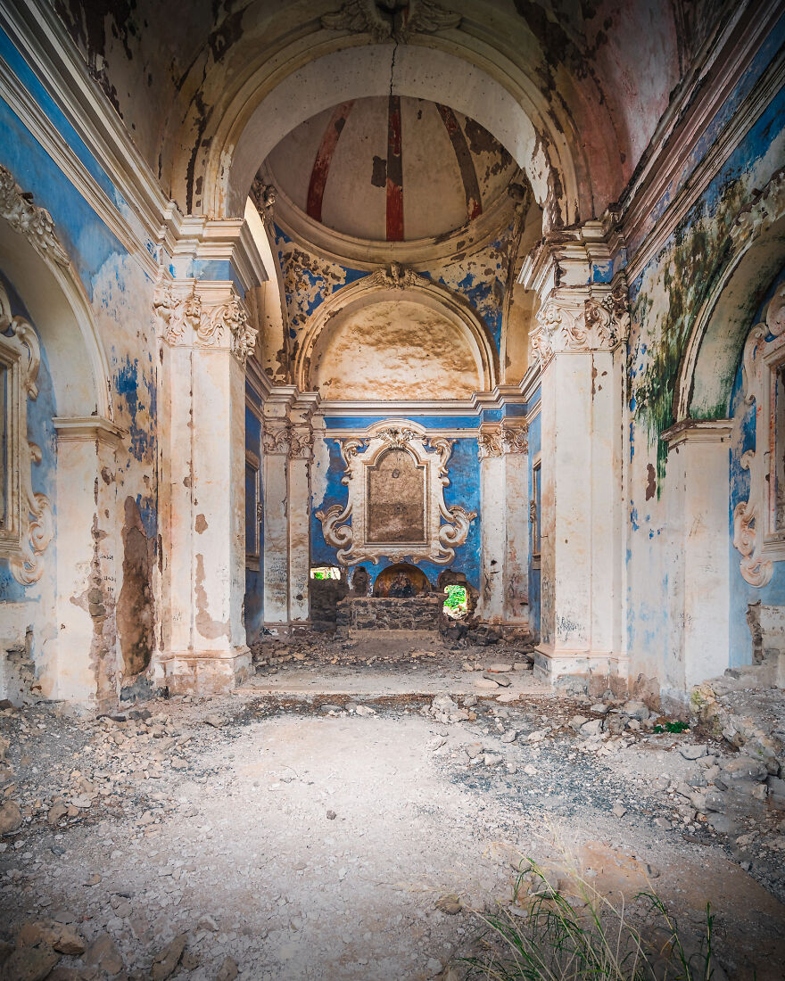 100 Photos Show The Decline Of The Church In Italy