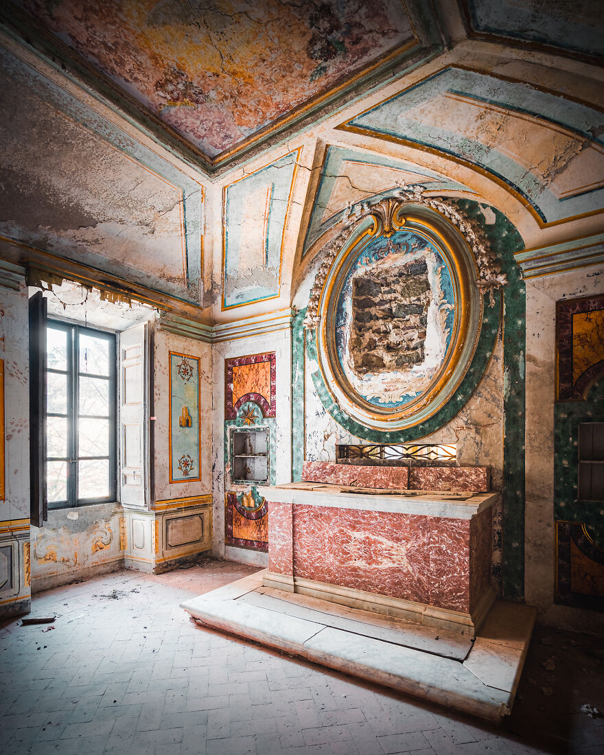 100 Photos Show The Decline Of The Church In Italy