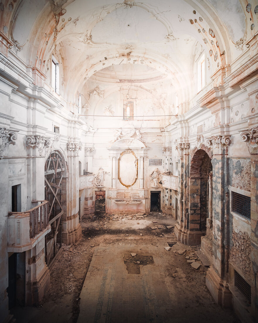100 Photos Show The Decline Of The Church In Italy