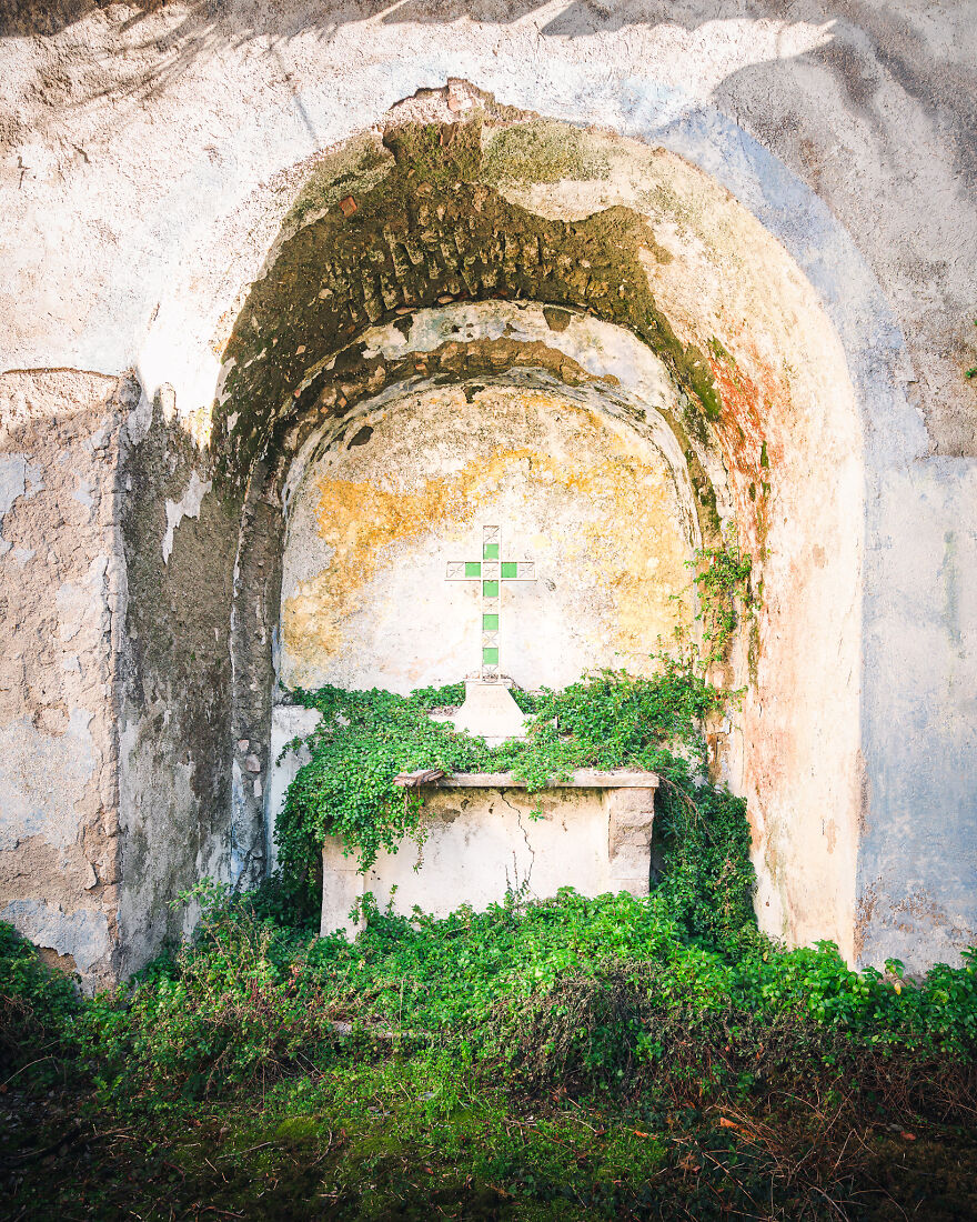 100 Photos Show The Decline Of The Church In Italy