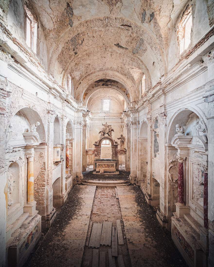 100 Photos Show The Decline Of The Church In Italy