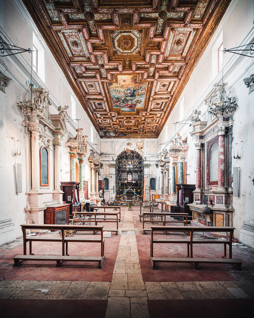 100 Photos Show The Decline Of The Church In Italy