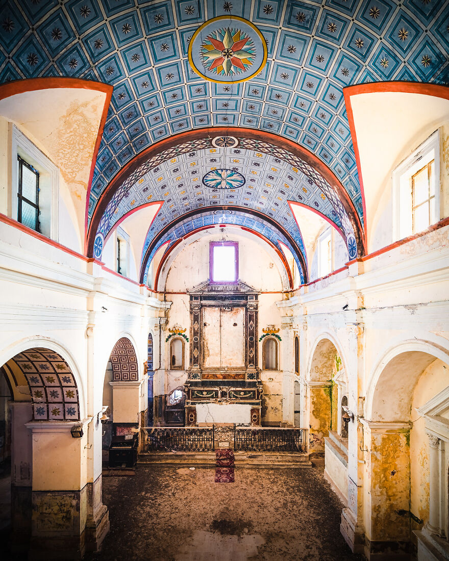 100 Photos Show The Decline Of The Church In Italy