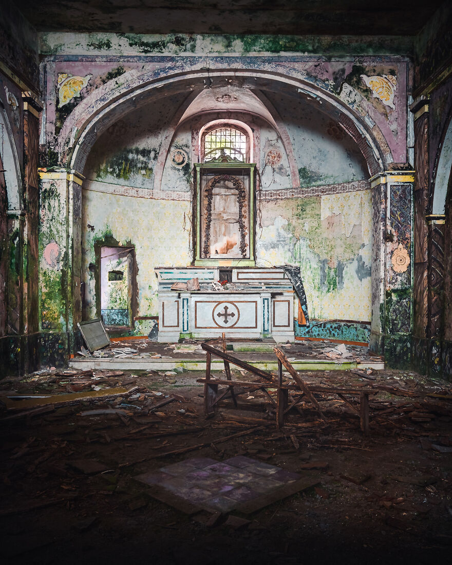 100 Photos Show The Decline Of The Church In Italy