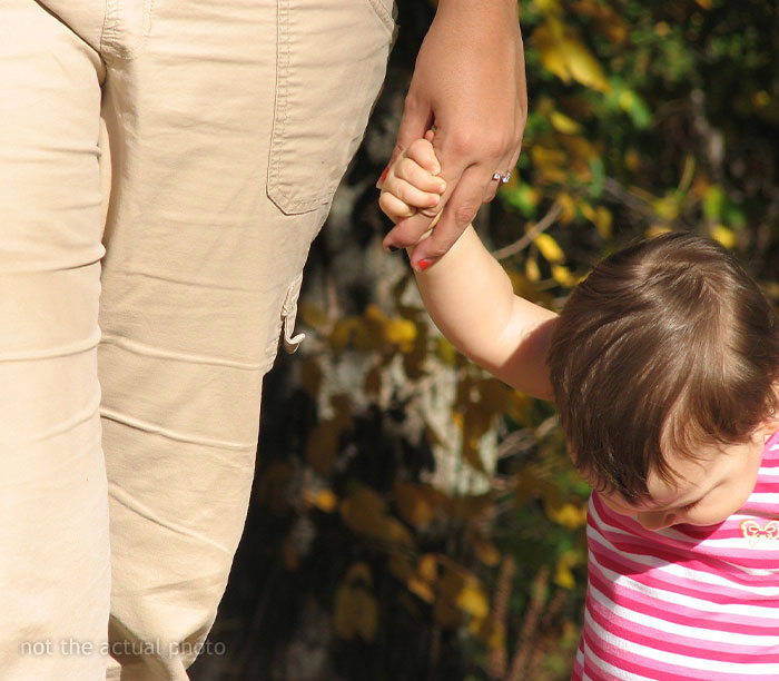 “AITA For Telling My Fiance I’m Locking Myself In The Room For The Rest Of The Vacation Because I’m Tired Of Holding His Sister’s Kid?”