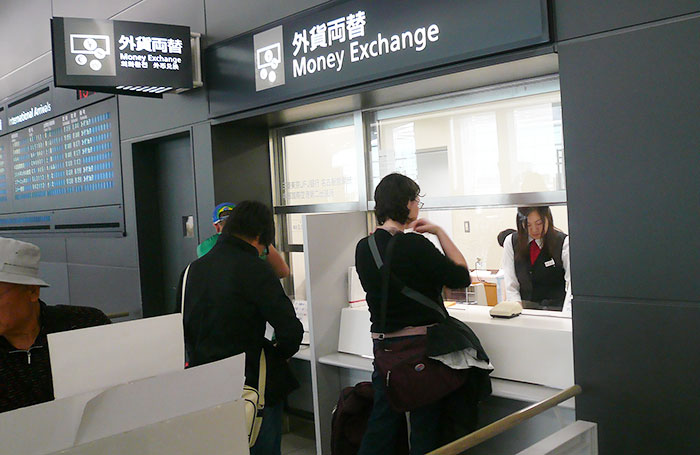 “Bank Wants To Play Stupid Games? Then Let's Play”: Person Can’t Transfer Large Sums, Closes And Reopens Account To Avoid Restrictions “Bank Wants To Play Stupid Games? Then Let's Play”: Person Can’t Transfer Large Sums, Closes And Reopens Account To Avoid Restrictions