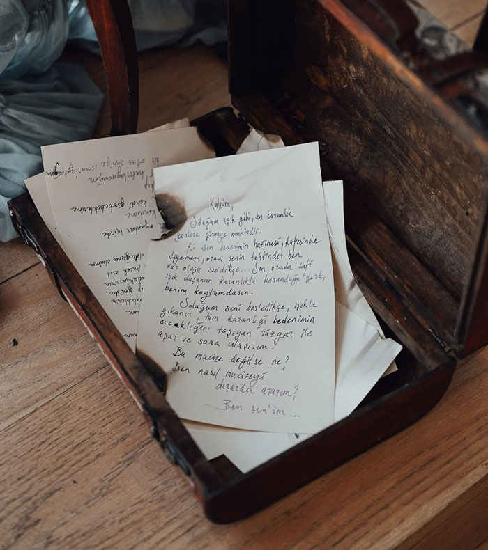 30 Unexpected, Bizarre, And Disturbing Things People Found In Their Loved One's Homes After They Passed Away