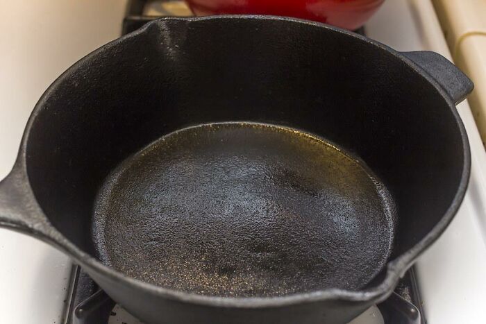 20 Malos hábitos al cocinar que ponen de los nervios a todo el mundo