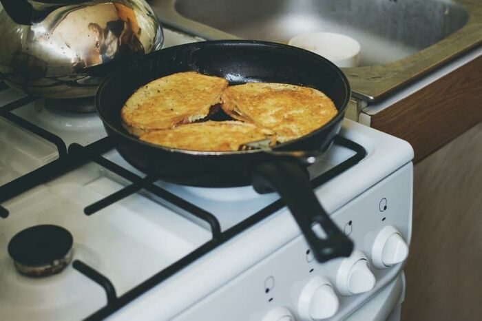 30 Bad Cooking Habits That Get On Everyone’s Nerves