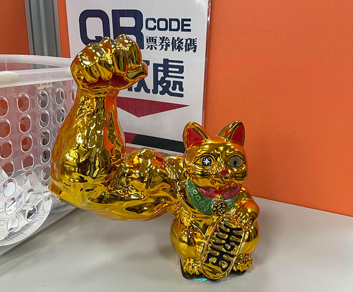 Maneki-Neko Statues In My Local Gym