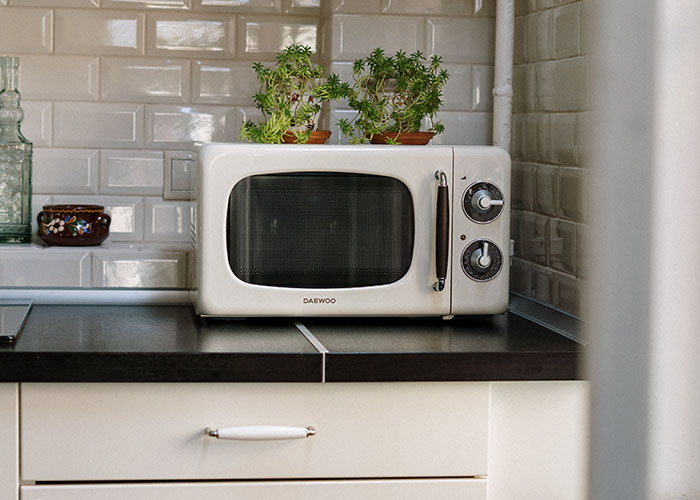30 People Reveal What Things They Do In Their Kitchen That They Keep A Secret