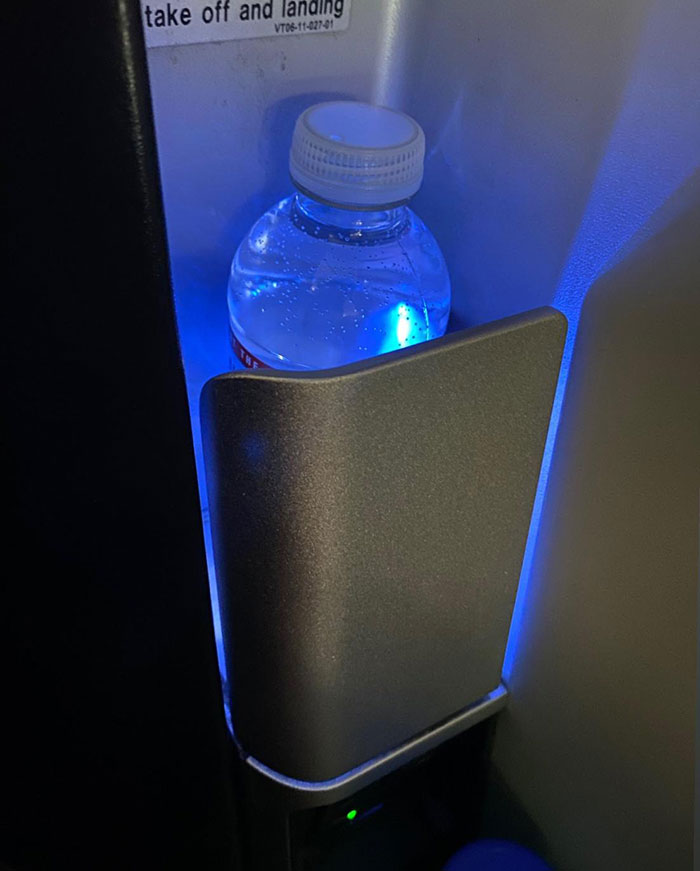 "Fancy Stuff Be Wasted On Rich People": Man Got To Fly First-Class For The First Time Ever, Shares What "The Other Side" Looks Like In This Joyful Thread "Fancy Stuff Be Wasted On Rich People": Man Got To Fly First-Class For The First Time Ever, Shares What "The Other Side" Looks Like In This Joyful Thread