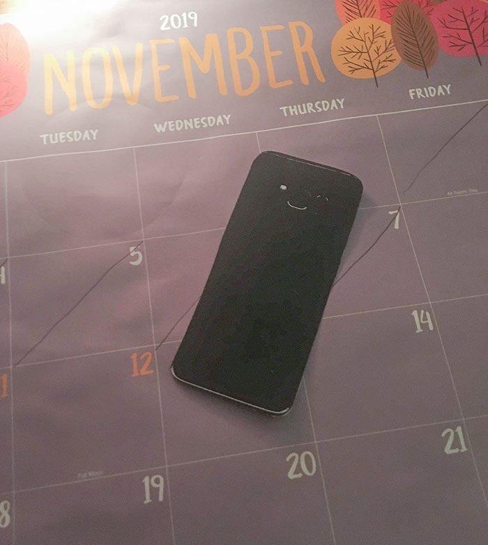 I Photo Copied My Husband's Phone And Left It On His Desk And He Tried To Pick It Up And Now I Wish I’d Filmed It