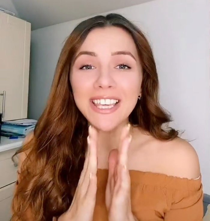 Employee Tired Of Boss Stealing Her Work Starts Adding A Hidden Signature To All Of Her Presentations, Shows How To Do It After Going Viral