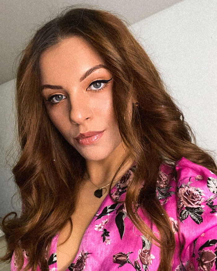 Employee Tired Of Boss Stealing Her Work Starts Adding A Hidden Signature To All Of Her Presentations, Shows How To Do It After Going Viral