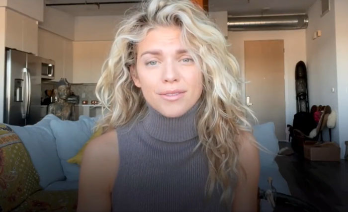 Attention Seeking Actress Posts Video Of Herself Reading A Poem Saying She Wishes She Was Putin's Mom