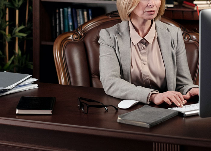 People Are Calling Out Jobs They Think Are 100% Overpaid (30 Answers)