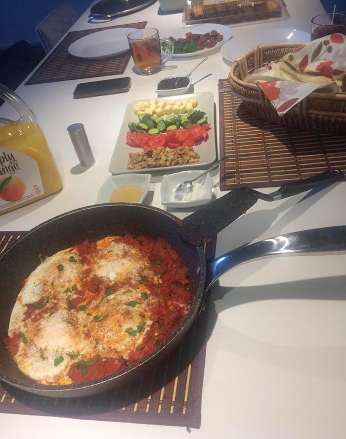 Me levanté más temprano solo para hacerles un desayuno tradicional especial a mis padres