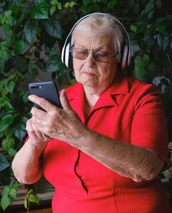 12 Señales de inteligencia vistas en personas que no se dan cuenta de lo listas que son