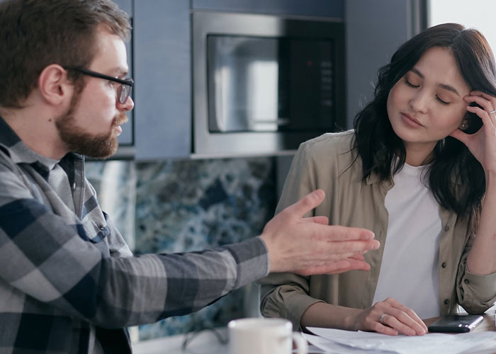 "On What Planet Is This Reasonable": Well-Earning Guy Hopes His Unemployed Girlfriend Will Split The Rent 50-50, She Asks The Internet To Weigh In