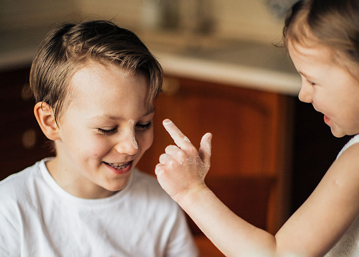 People Are Sharing The Things Those "Without Siblings Will Never Understand" And Here're 30 Of The Most Accurate Ones