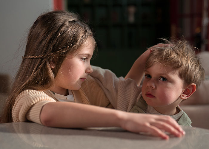 People Are Sharing The Things Those "Without Siblings Will Never Understand" And Here're 30 Of The Most Accurate Ones