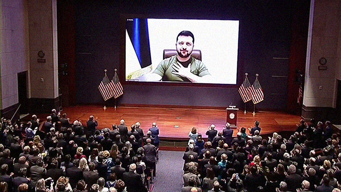 Man Is Upset The President Of Ukraine Didn't Wear A Suit When Addressing The US Congress, Voices It On Twitter, Gets A Major Reality Check Man Is Upset The President Of Ukraine Didn't Wear A Suit When Addressing The US Congress, Voices It On Twitter, Gets A Major Reality Check