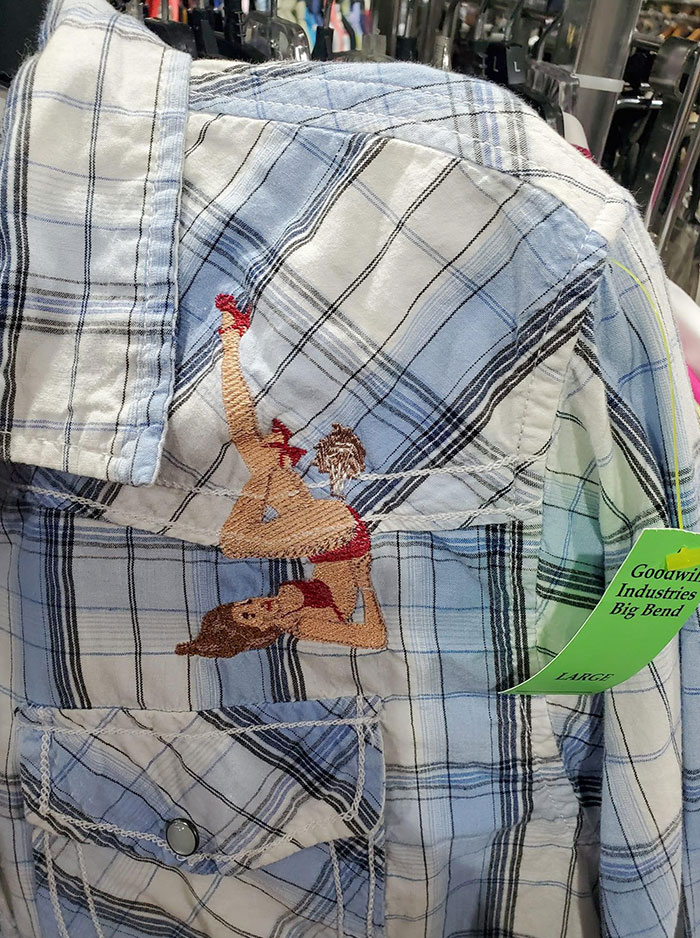 Visto en un grupo de extraños hallazgos de segunda mano. No se lo llevaron a casa