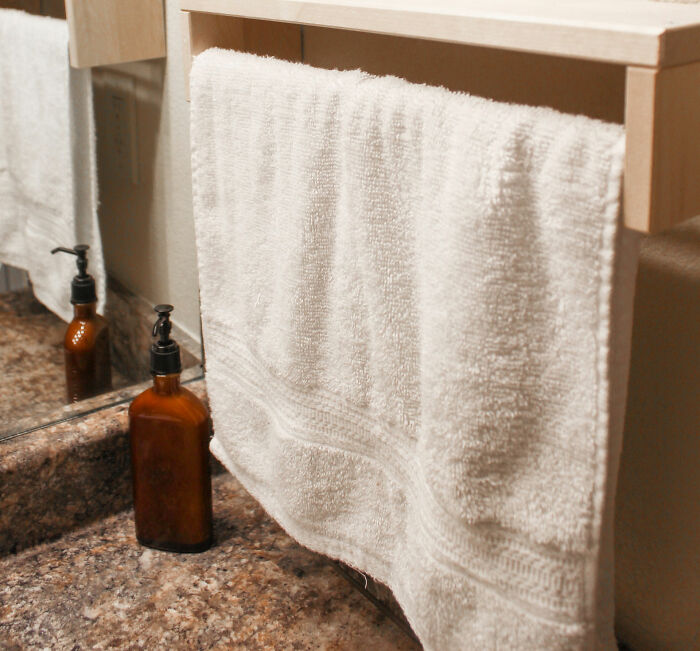 30 Incredibly Rude Or Weird Guests Who Made People Regret Ever Inviting Them To Their Homes