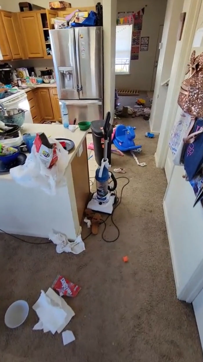 People Are Torn About This &ldquo;Lazy&rdquo; Mom Of 4 And Her Honest View Of Her House After 4 Days Of Not Cleaning