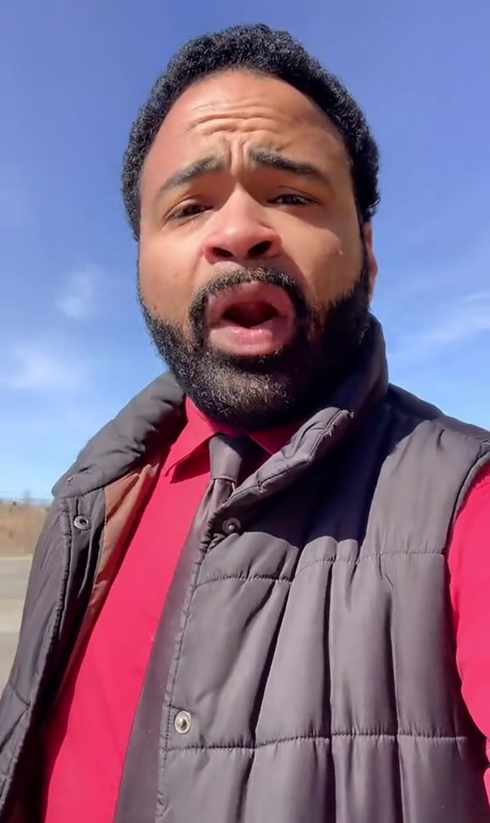 “I Thought It Was A Joke”: Store Manager Writes Up An Employee, Says When You’re Sitting On A Chair, It’s Not To Lounge Around “I Thought It Was A Joke”: Store Manager Writes Up An Employee, Says When You’re Sitting On A Chair, It’s Not To Lounge Around