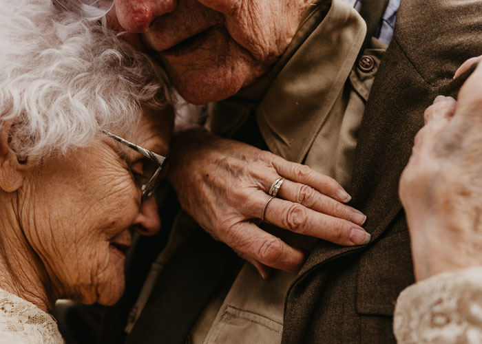 20 Heartwarming Photographs Of Couple Celebrating 70 Years Of Marriage Make Us Believe In Love Again