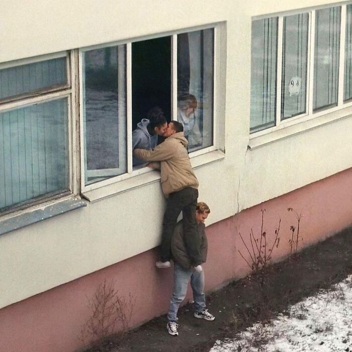 This Instagram Account Features Amusing Street Photographs And Has More Than 500 Thousand Followers (30 New Pics)