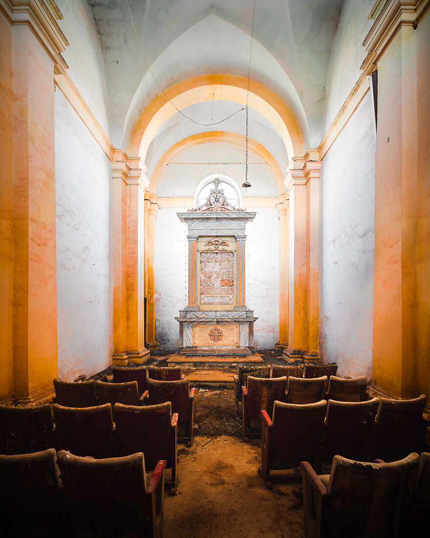 100 Photos Show The Decline Of The Church In Italy